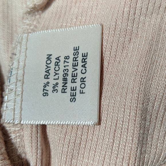 Philosophy Women's V-Neck Fitted Tee w/Subtle Pattern Size Medium Peach - Picture 4 of 6